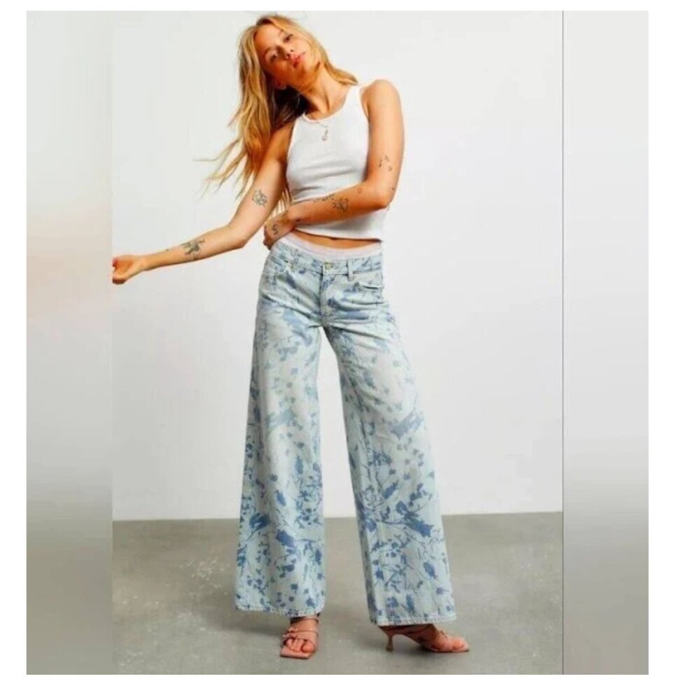 BDG Distressed Floral Wide leg Jeans Sz 28